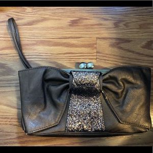 Jessica Simpson clutch
